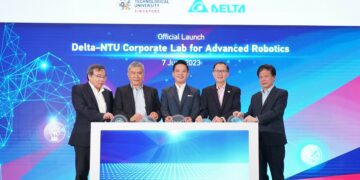 (L-R) Dr Chiueh Tzi-Cker, General Director, Delta Research Centre, Mr Yancey Hai, Chairman, Delta Electronics Inc, Mr Alvin Tan, Minister of State for the Ministry of Trade & Industry, Professor Ho Teck Hua, NTU President, and Prof Lam Khin Yong, Vice President (Industry), NTU, inserting the launching mechanism at the opening ceremony for the Delta-NTU Corporate Lab for Advanced Robotics.