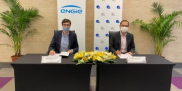 {L-R): Thomas Baudlot, CEO, ENGIE South East Asia and Tan Boon Khai, CEO, JTC Corporation signing the Agreements in a signing ceremony