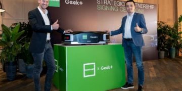 [From left] Kristoffer Harvey, Chief Executive Officer, Greater China at Goodman Group and Lit Fung, VP, Managing Director APAC, UK and Americas at Geek+