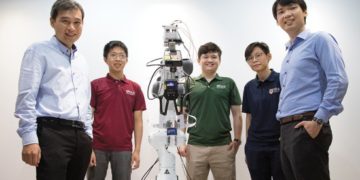 Assistant professor Harold Soh (left) and Assistant professor Benjamin Tee (right) with their   team members (second from left to right) Sng Weicong, Tasbolat Taunyazov and See Hian. (Credit: National University of Singapore)