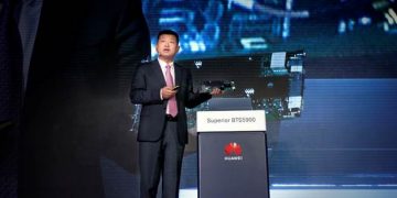 Peter Zhou, Chief Marketing Officer of Huawei Wireless Solution, releases a series of solutions for autonomous driving mobile networks. PHOTO from Huawei