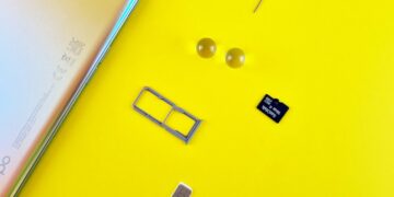 Photo by Andrey Matveev: https://www.pexels.com/photo/a-mobile-phone-with-sim-and-memory-card-on-yellow-surface-14434414/