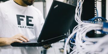 Photo by Field Engineer: https://www.pexels.com/photo/serious-ethnic-field-engineer-examining-hardware-and-working-on-laptop-442152/