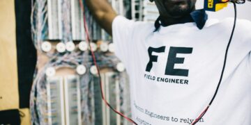 Photo by Field Engineer: https://www.pexels.com/photo/crop-focused-black-engineer-with-handset-checking-connection-442158/