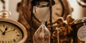 Photo by Jordan Benton: https://www.pexels.com/photo/shallow-focus-of-clear-hourglass-1095601/