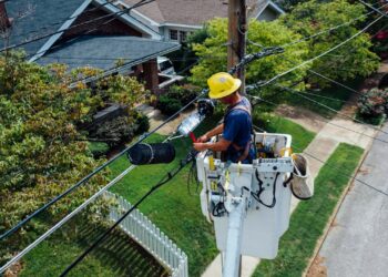 Photo by Kelly     from Pexels: https://www.pexels.com/photo/photography-of-man-repairing-electrical-wires-2898199/