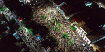 Photo by Luiz  Valber: https://www.pexels.com/photo/aerial-view-of-a-crowded-city-street-during-a-celebration-at-night-15789993/