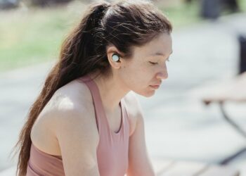 Photo by Miriam Alonso: https://www.pexels.com/photo/woman-in-sports-clothing-with-ear-buds-looking-at-her-smart-phone-7623294/