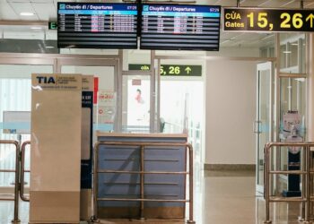 Photo by Pew Nguyen: https://www.pexels.com/photo/airport-departure-gate-13404734/