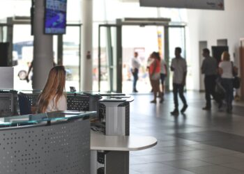 Photo by PhotoMIX Company: https://www.pexels.com/photo/white-sitting-behind-counter-under-television-518244/