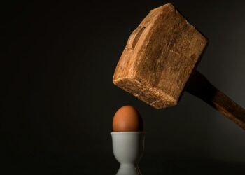 Photo by Pixabay: https://www.pexels.com/photo/egg-power-fear-hammer-40721/