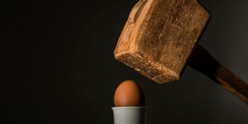 Photo by Pixabay: https://www.pexels.com/photo/egg-power-fear-hammer-40721/