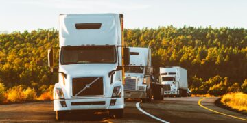 Photo by Quintin Gellar: https://www.pexels.com/photo/white-volvo-semi-truck-on-side-of-road-2199293/