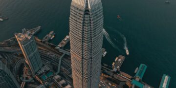 Photo by Tim Durgan: https://www.pexels.com/photo/geometric-skyscraper-located-in-city-downtown-at-seafront-4986555/