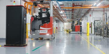 XSQUARE's autonomous forklifts seamlessly navigate Coca-Cola Singapore's facility, executing warehouse tasks with efficiency and precision.